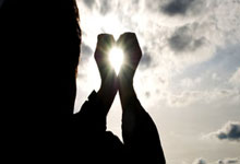 激烈较量，不畏强劲对手的拼搏